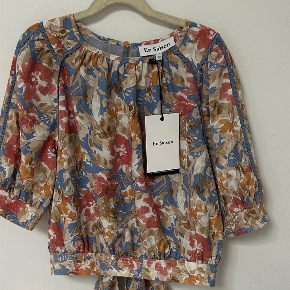 NWT En Saison Women's Floral Blouse - Red, Blue, Cream size Small - Picture 2 of 4